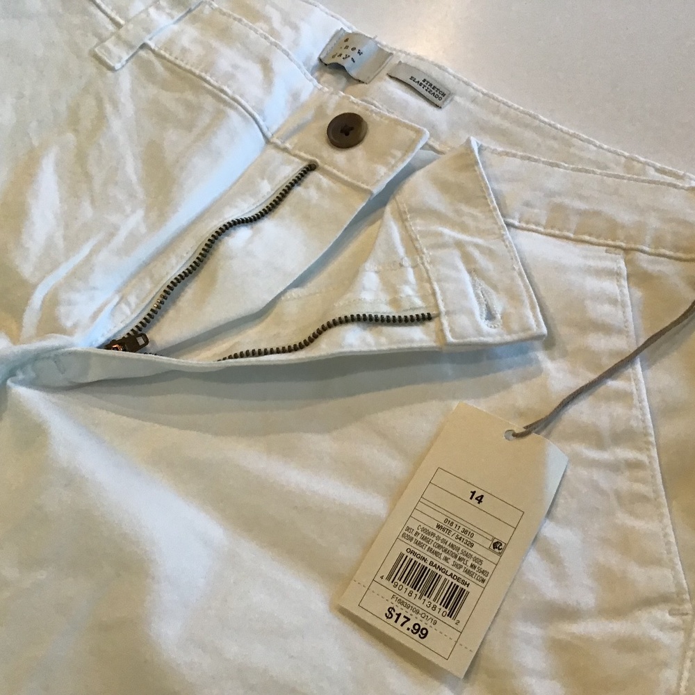 A New Day 3” White  chino stretch shorts size 14 NWT